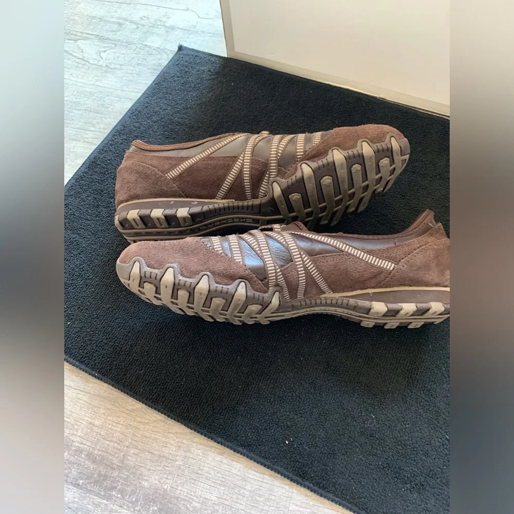 Skechers Womens Brown Suede & Leather-Trim Slip-On Sneakers - Picture 2 of 8